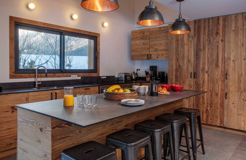 Chamonix-Mont-Blanc Ski Chalet | Chalet Gloribel - 5 bedroom/5 bath, Hot tub, Parking