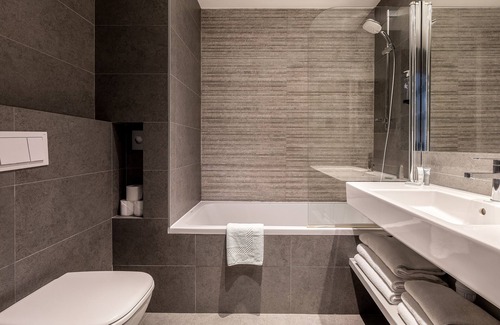 Chamonix City Centre Hotel | Chalet Hôtel le Prieuré & Spa