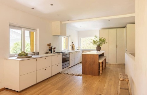 Les Bossons Ski Chalet | Chalet Hautbois · 200m2 Spacious Family Chalet | BBQ | Glacial view