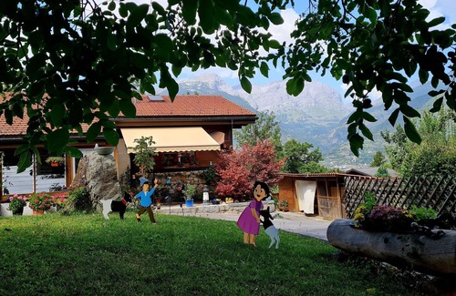 Leuk Apartment | Chalet house (large walnut tree at the entrance)