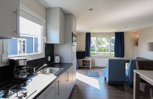 Rheden Ski Chalet | Chalet in Gelderland with Hot Tub