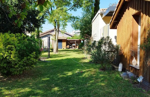 Cauderan Ski Chalet | Chalet in Le Bouscat in the heart of a magnificent garden