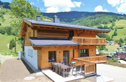 Vorderglemm Ski Chalet | Chalet in Saalbach by Ski Lift & Slopes, cleaning included