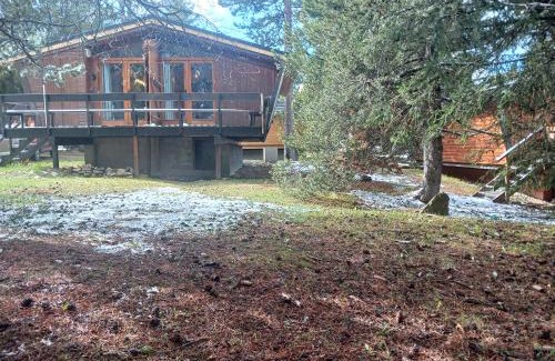 Pyrenees 2000 Ski Chalet | Chalet l'Epicéa rénové en forêt, T3 avec terrasse & jardin à 5 min à pied des pistes P2000
