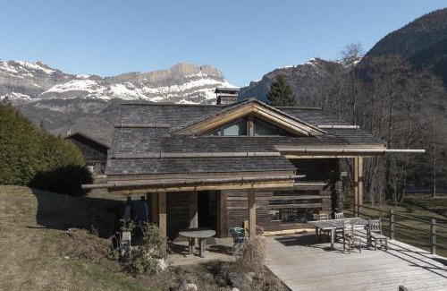 Les Houches Ski Chalet | Chalet L'Oratoire & Mazot - Renovated Historic Chalet - Huge Garden & Separate Cabin for 2