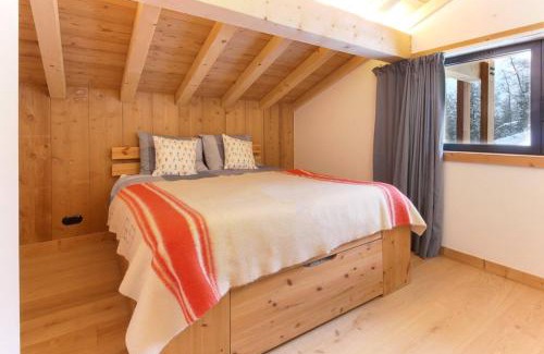 Les Houches Ski Chalet | Chalet L'Oratoire & Mazot - Renovated Historic Chalet - Huge Garden & Separate Cabin for 2