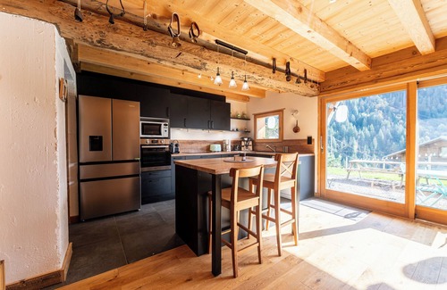 Hauteluce Ski Chalet | Chalet 'La Sorsa' with Mountain View, Private Terrace and Wi-Fi