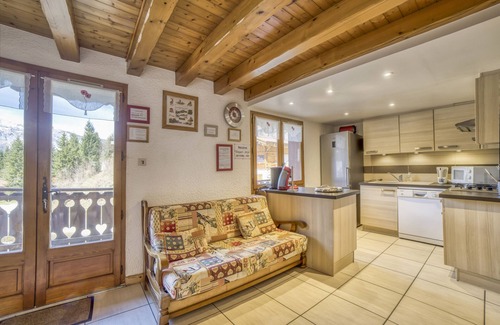 Les Carroz-d'Araches Ski Chalet | Chalet 'Le Ptit Grenier' with Mountain View, Private Terrace and Wi-Fi