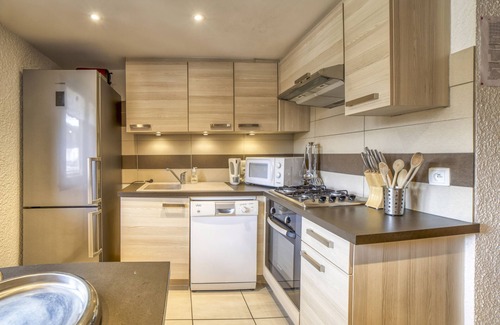 Les Carroz-d'Araches Ski Chalet | Chalet 'Le Ptit Grenier' with Mountain View, Private Terrace and Wi-Fi