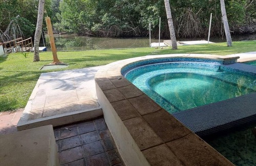Puerto Quetzal House | Chalet lleno d vida, con alberca a orilla de canal