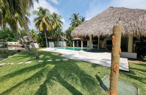 Puerto Quetzal House | Chalet lleno d vida, con alberca a orilla de canal