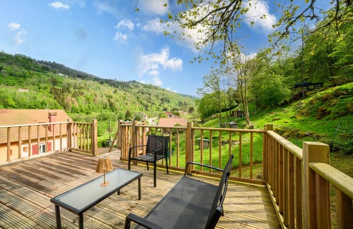 Cornimont Ski Chalet | Chalet 'Massassi Plaza' with Mountain View, Wi-Fi and Air Conditioning