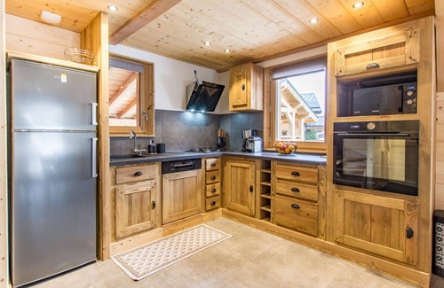 Le Praz de Lys Ski Chalet | Chalet 'Mazot Savoyard' with Mountain View, Private Terrace and Wi-Fi