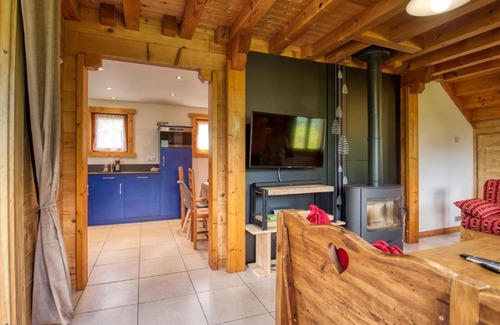 Morillon Ski Chalet | Chalet paisible à Morillon avec jacuzzi et proche des pistes skiables - FR-1-642-66