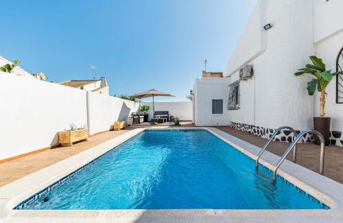 Mil Palmeras Apartment | Chalet Queen Venecia Sunrise