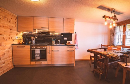 Adelboden Ski Chalet | Chalet Rösi with hot tub in the mountains