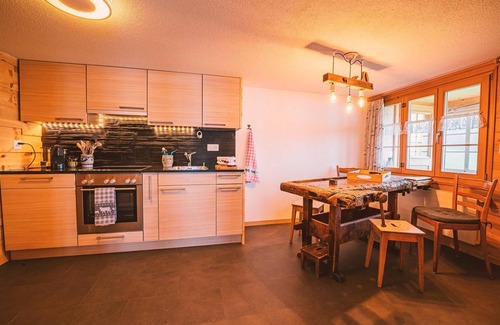 Adelboden Ski Chalet | Chalet Rösi with hot tub in the mountains