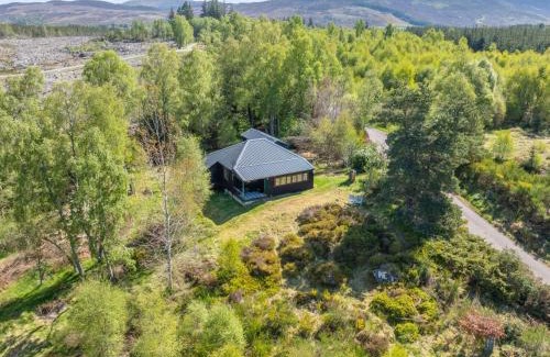 Bunloit Ski Chalet | Chalet Rowan Chalet by Interhome