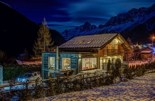 Les Houches Ski Chalet | CHALET RUBICON ski in - ski out Luxury 10 -15 bed spa chalet