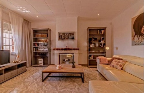 Santa Susanna House | Chalet Santa Susana