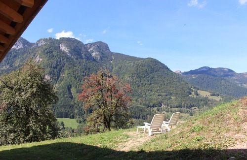 Le Petit-Bornand-les-Glieres Ski Chalet | Chalet Savoyard Neuf, 8 Personnes, Tout Confort au Milieu des Montagnes