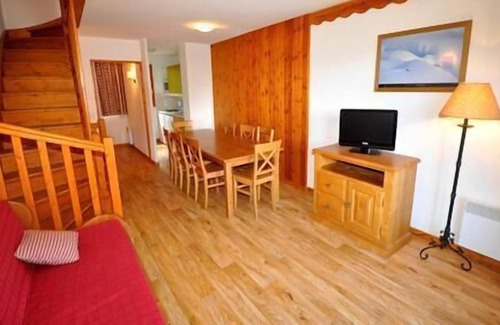 Puy-Saint-Vincent Ski Chalet | Chalet, ski-in/ski-out & foot of the slopes, fitness, swimming pool, tv, 62m², Puy-Saint-Vincent