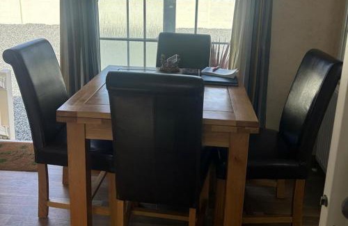 Caergeiliog Ski Chalet | Chalet Sleeps 4 Near Cymyran Beach