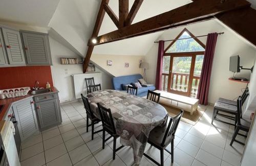 Laveissiere House | Chalet T3 près des pistes, 2 chambres, équipé, navette gratuite - FR-1-787-2