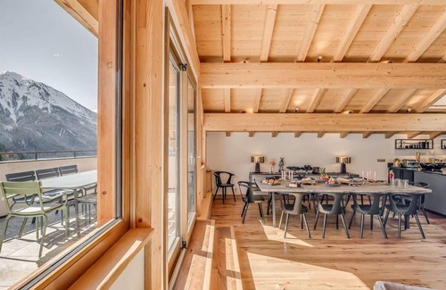 Champagny-en-Vanoise Ski Chalet | Chalet, terrace, balcony, parking, tv, ski locker, 220m², Champagny-en-Vanoise