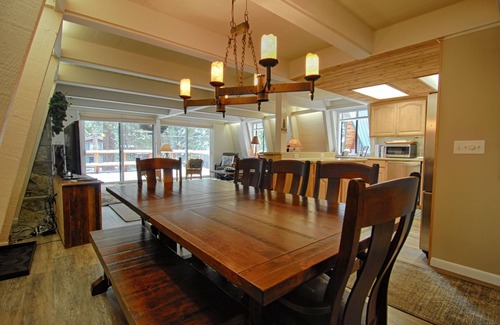 Carnelian Bay Cabin | Chalet w/Large Deck, Ping Pong Table, Spacious Bunk Room "Agate Bay Chalet"
