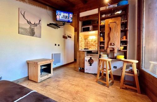 Notre-Dame-de-Bellecombe Apartment | Chaleureux studio au pied des pistes avec parking et animaux acceptés - FR-1-505-6