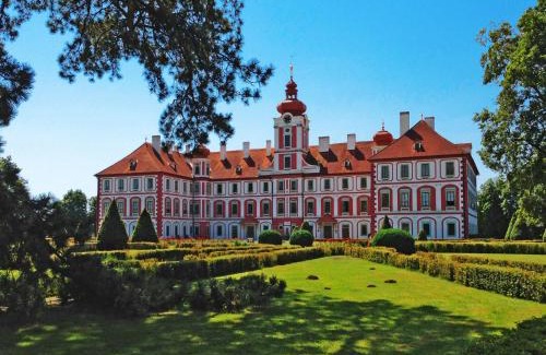 Mnichovo Hradiste Apartment | Chalupa pod zámkem