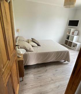 Jonquieres-Saint-Vincent Bed & Breakfast | Chambre au Mas des Fontaines