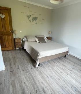 Jonquieres-Saint-Vincent Bed & Breakfast | Chambre au Mas des Fontaines