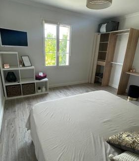 Jonquieres-Saint-Vincent Bed & Breakfast | Chambre au Mas des Fontaines