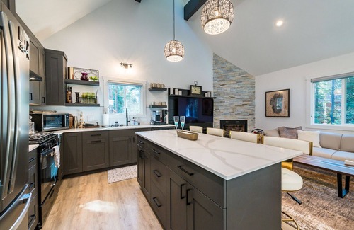 Chamberlands House | Chambers Escape: Cozy 3BR retreat in Tahoma