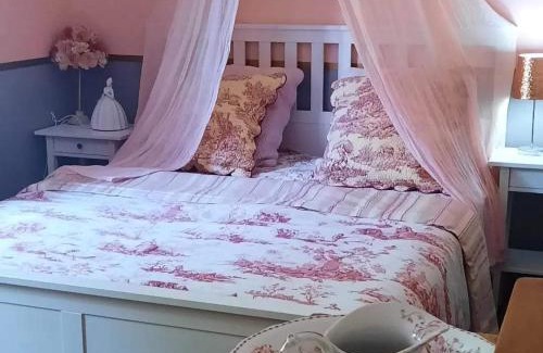 Saint-Saturnin-les-Avignon House | Chambre d hôte gite Au fond du jardin