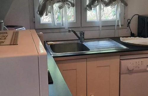 Saint-Saturnin-les-Avignon House | Chambre d hôte gite Au fond du jardin