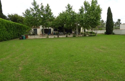 Saint-Martin-de-Crau Bed & Breakfast | Chambre au calme chez des particuliers