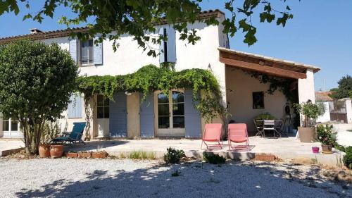 Saint-Martin-de-Crau Bed & Breakfast | Chambre au calme chez des particuliers