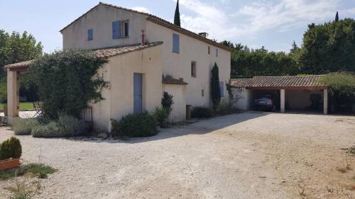 Saint-Martin-de-Crau Bed & Breakfast | Chambre au calme chez des particuliers