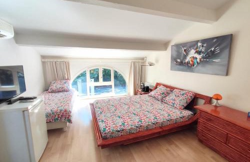 Saint-Siffret Apartment | Chambre avec clim piscine proche centre ville d'Uzès