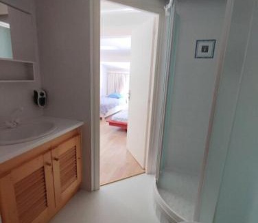 Saint-Siffret Apartment | Chambre avec clim piscine proche centre ville d'Uzès