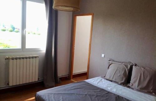 Domezain-Berraute House | Chambre beige chez l'habitant