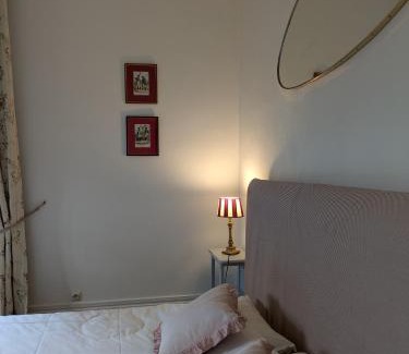 Saint-Aubin-Epinay Bed & Breakfast | Chambre d'hôte - petit château à la campagne