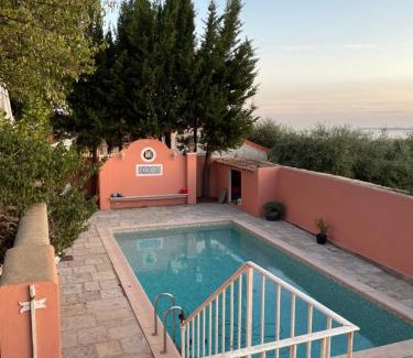 Saint Antoine Bed & Breakfast | Chambre d'hôtes duplex Le petit mas niçois de la Villa rose