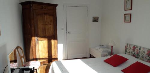 Downtown Angers Bed & Breakfast | Chambre d'Hôtes Marchand