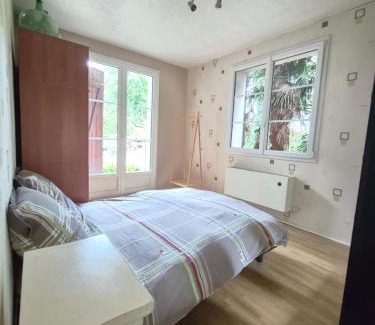 Nouzilly House | Chambre dans un appartement independant de l habitation