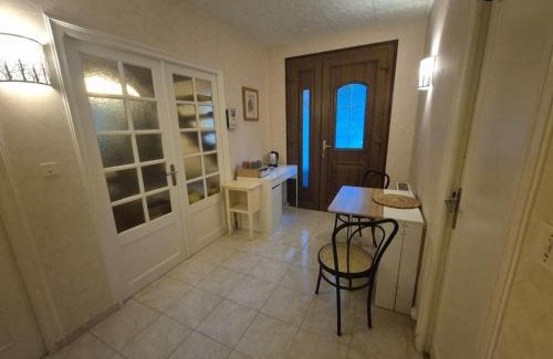 Nouzilly House | Chambre dans un appartement independant de l habitation
