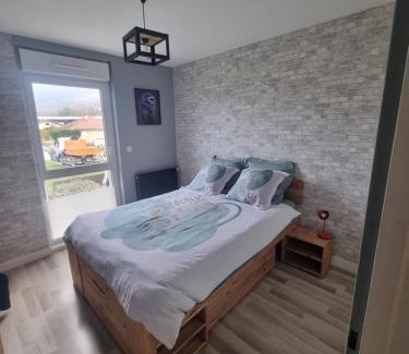 Saint-Pierre-en-Faucigny House | Chambre avec vue chez l'habitant